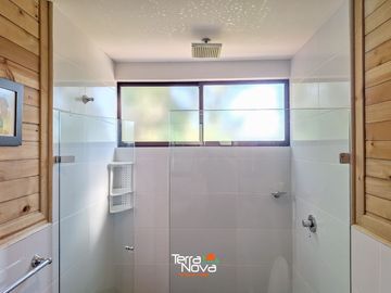 Finca con hermosa vista y acceso directo al embalse en venta Guatapé