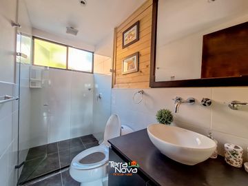 Finca con hermosa vista y acceso directo al embalse en venta Guatapé