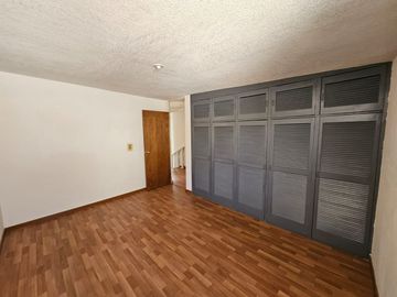 EN VENTA HERMOSA CASA AMPLIA E INDEPENDIENTE SOBRE CIRCUITO JUAN PABLO II PUEBLA.