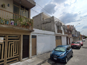 CASA EN VENTA, COL FUNDADORES DE MOROLEÓN, MOROLEÓN, GUANAJUATO.