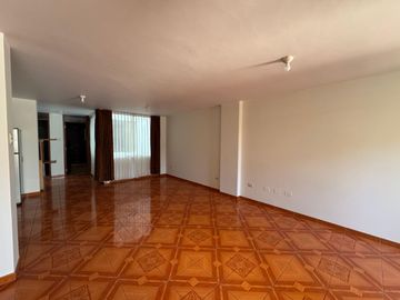 SE VENDE AMPLIO DPTO EN 2DO PISO - JOSE LUIS BUSTAMANTE Y RIVERO