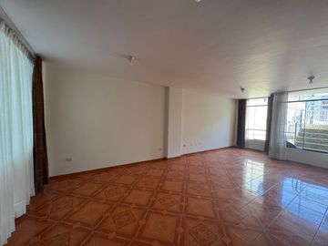 SE VENDE AMPLIO DPTO EN 2DO PISO - JOSE LUIS BUSTAMANTE Y RIVERO