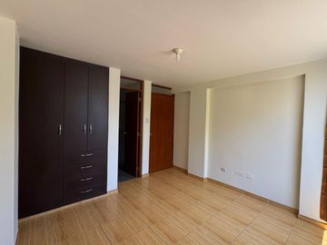 SE VENDE AMPLIO DPTO EN 2DO PISO - JOSE LUIS BUSTAMANTE Y RIVERO
