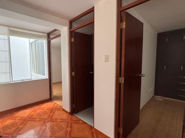 SE VENDE AMPLIO DPTO EN 2DO PISO - JOSE LUIS BUSTAMANTE Y RIVERO