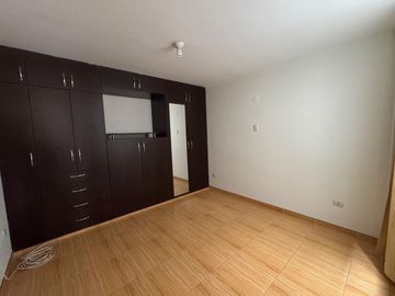 SE VENDE AMPLIO DPTO EN 2DO PISO - JOSE LUIS BUSTAMANTE Y RIVERO