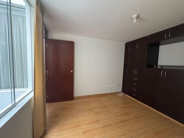 SE VENDE AMPLIO DPTO EN 2DO PISO - JOSE LUIS BUSTAMANTE Y RIVERO