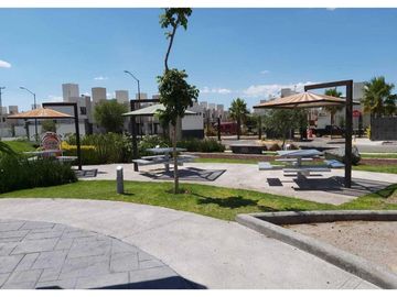 Casa Muy Linda y de poco uso, con 3 Rec y 2 baños 1/2 en Rincones del Marques Qro ZR