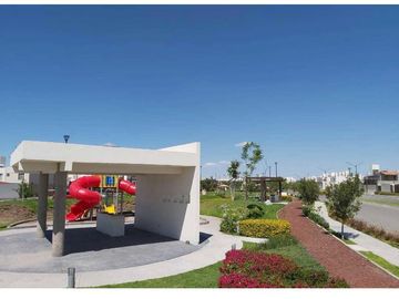 Casa Muy Linda y de poco uso, con 3 Rec y 2 baños 1/2 en Rincones del Marques Qro ZR