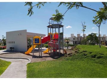 Casa Muy Linda y de poco uso, con 3 Rec y 2 baños 1/2 en Rincones del Marques Qro ZR