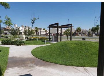 Casa Muy Linda y de poco uso, con 3 Rec y 2 baños 1/2 en Rincones del Marques Qro ZR