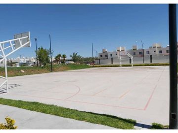 Casa Muy Linda y de poco uso, con 3 Rec y 2 baños 1/2 en Rincones del Marques Qro ZR