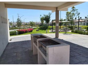 Casa Muy Linda y de poco uso, con 3 Rec y 2 baños 1/2 en Rincones del Marques Qro ZR