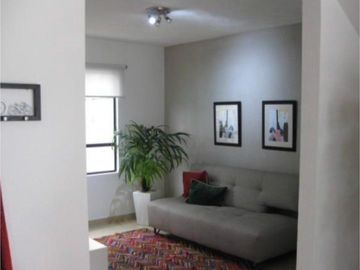 Casa Muy Linda y de poco uso, con 3 Rec y 2 baños 1/2 en Rincones del Marques Qro ZR