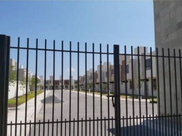 Casa Muy Linda y de poco uso, con 3 Rec y 2 baños 1/2 en Rincones del Marques Qro ZR