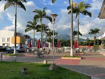 VENDOHERMOSA CASA EN BULEVAR DE LAS VILLAS PEREIRA