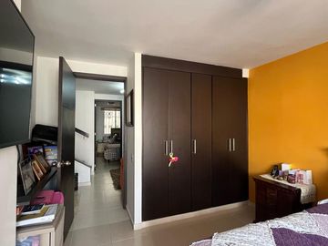 VENDOHERMOSA CASA EN BULEVAR DE LAS VILLAS PEREIRA