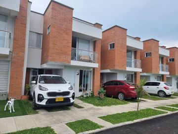 ESPECTACULAR CASA EN RESERVAS DEL CAMPO PEREIRA