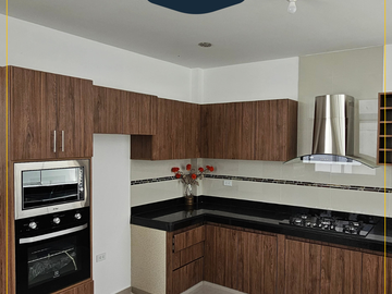 VENDO CASA DE ESTRENO EN MIRAFLORES COUNTRY CLUB