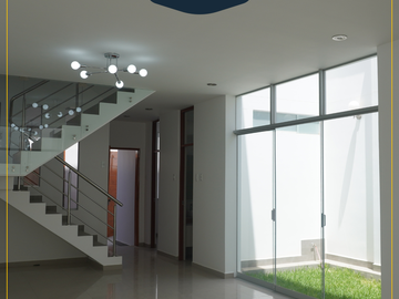 VENDO CASA DE ESTRENO EN MIRAFLORES COUNTRY CLUB