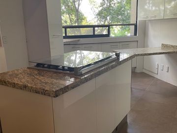 PRECIOSO DEPARTAMENTO DE DOBLE ALTURA EN JARDINES EN LA MONTAÑA