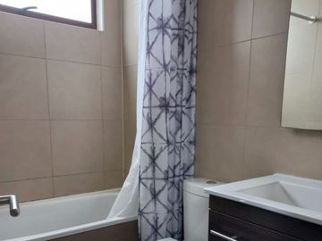 HERMOSA CASA INDEPENDIENTE. EXCLUSIVO SECTOR LOMAS DEL SOL QUILPUÉ