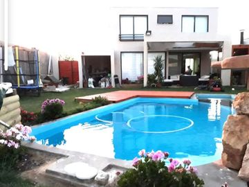 HERMOSA CASA INDEPENDIENTE. EXCLUSIVO SECTOR LOMAS DEL SOL QUILPUÉ