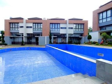 RUMAH BARU DI CLUSTER MEWAH ADA KOLAM RENANG DI SETIABUDI GEGER KALONG