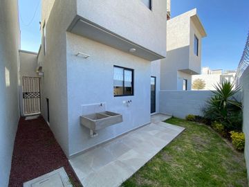 En venta hermosa casa de 2 habitaciones a 45 mins de CDMX.