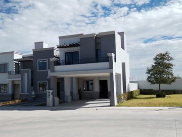 En venta hermosa casa de 2 habitaciones a 45 mins de CDMX.