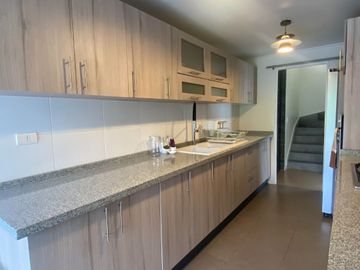 VENTA   HERMOSA CASA EN CONDOMINIO BOSQUE REAL CURAUMA
