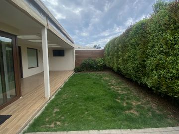 VENTA   HERMOSA CASA EN CONDOMINIO BOSQUE REAL CURAUMA