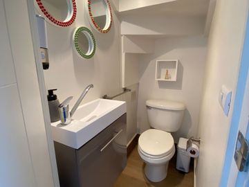 VENTA   HERMOSA CASA EN CONDOMINIO BOSQUE REAL CURAUMA