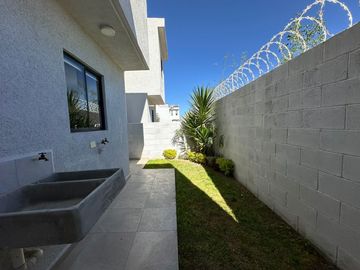 EN VENTA CASA DE DOS RECAMARAS EN PRIVADA A UNA HORA DE LA CDMX CISTERNA Y COCINA DE REGALO 🎁