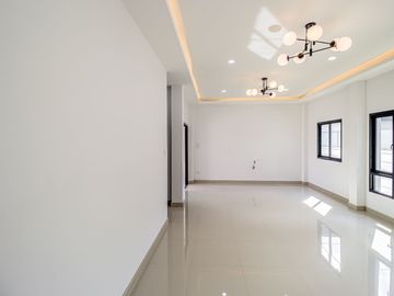 Newly Built Nordic-Style House – 2 Floors, 3 Bedrooms in Pa Daet Zone, Mueang Chiang Mai, Near Wat Don Chai Pa Daet