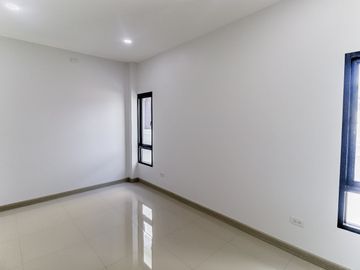 Newly Built Nordic-Style House – 2 Floors, 3 Bedrooms in Pa Daet Zone, Mueang Chiang Mai, Near Wat Don Chai Pa Daet