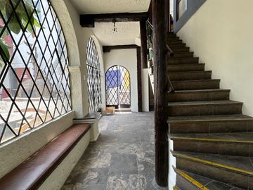 EXCELENTE CASONA UBICADA EN PLENO CENTRO HISTORICO