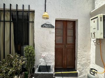 EXCELENTE CASONA UBICADA EN PLENO CENTRO HISTORICO