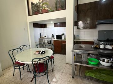 EXCELENTE CASONA UBICADA EN PLENO CENTRO HISTORICO