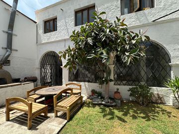 EXCELENTE CASONA UBICADA EN PLENO CENTRO HISTORICO
