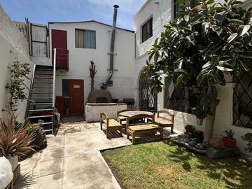 EXCELENTE CASONA UBICADA EN PLENO CENTRO HISTORICO