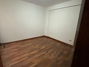 VENDO LINDO DPTO.  CERCA A  CENTRO COMERCIAL CHACARILLA