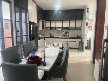 Jual Rumah Tenggilis Mejoyo Selatan Surabaya SHM Full Furnished Siap Huni