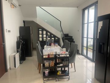 Jual Rumah Tenggilis Mejoyo Selatan Surabaya SHM Full Furnished Siap Huni