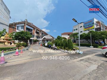 2-storey townhouse, 31.9 sq.w., Rinrada Oriental Village, near Lee Thai Traditional Medicine Clinic, Ekachai Road, Kittimanee Road, Mueang Samut Sakho