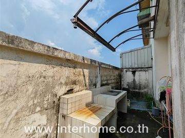 2-storey townhouse, 31.9 sq.w., Rinrada Oriental Village, near Lee Thai Traditional Medicine Clinic, Ekachai Road, Kittimanee Road, Mueang Samut Sakho