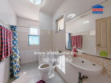 2-storey townhouse, 31.9 sq.w., Rinrada Oriental Village, near Lee Thai Traditional Medicine Clinic, Ekachai Road, Kittimanee Road, Mueang Samut Sakho