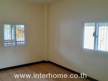 1-storey townhouse, 48.8 sq m, Chatthong Villa Village, Bo Win, Sattahip-Phanom Sarakham strategic highway (Highway 331), Sriracha, Chonburi