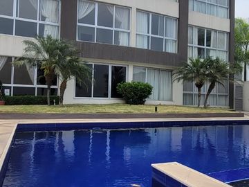En venta amplio y lujoso departamento vista al rio en Veleros del Rio, Km 4.5 via a Samborondon