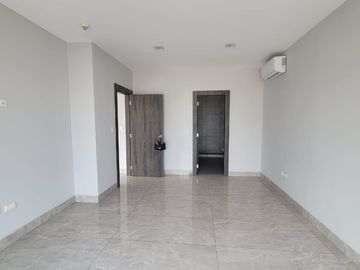 En venta amplio y lujoso departamento vista al rio en Veleros del Rio, Km 4.5 via a Samborondon