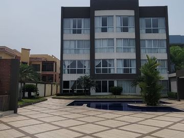 En venta amplio y lujoso departamento vista al rio en Veleros del Rio, Km 4.5 via a Samborondon